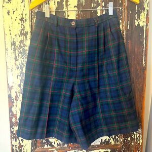 Vintage Pendleton tartan plaid virgin wool fully lined shorts. Size 10.
